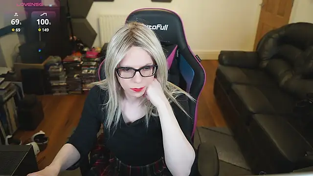 Snapshot of KelseyCobalt chatting on 03/19/25, 08:54 KelseyCobalt online show from 03/19/25, 08:54