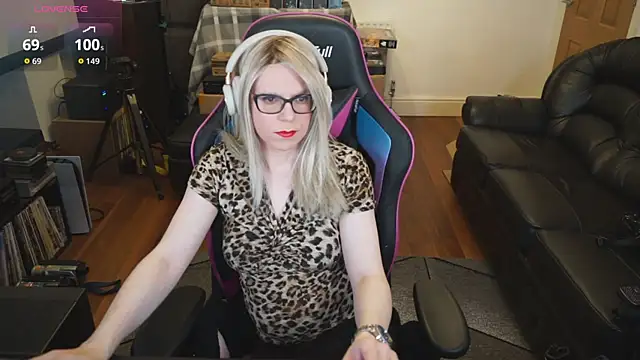 Snapshot of KelseyCobalt chatting on 10/15/25, 08:42 KelseyCobalt online show from 10/15/25, 08:42