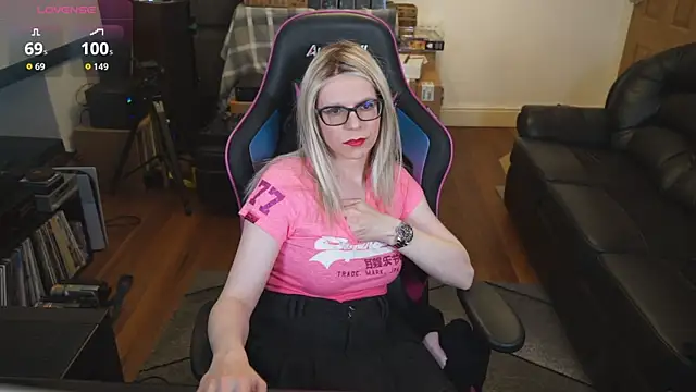 Snapshot of KelseyCobalt chatting on 10/17/25, 06:21 KelseyCobalt online show from 10/17/25, 06:21