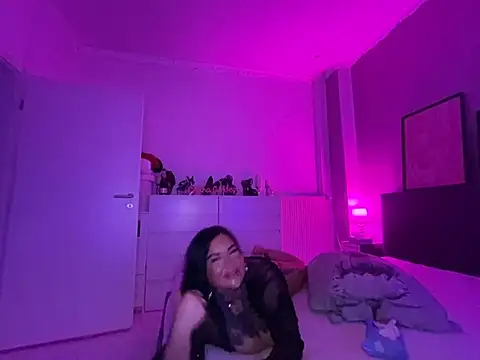 Snapshot of _MelinaCurves_ chatting on 01/25/25, 01:10 MelinaCurves online show from 01/25/25, 01:10