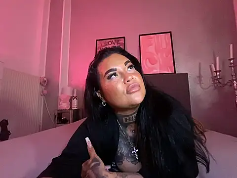 Snapshot of _MelinaCurves_ chatting on 02/23/25, 11:36 MelinaCurves online show from 02/23/25, 11:36