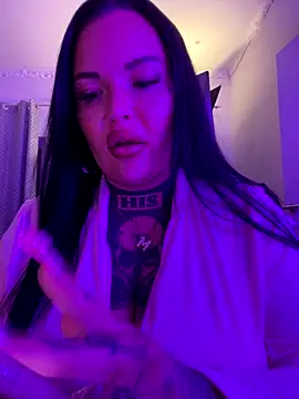 Snapshot of _MelinaCurves_ chatting on 10/05/25, 09:02 MelinaCurves online show from 10/05/25, 09:02