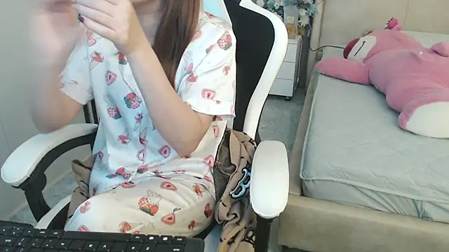 Snapshot of Hanako_love chatting on 01/15/25, 02:27 Hanako love online show from 01/15/25, 02:27