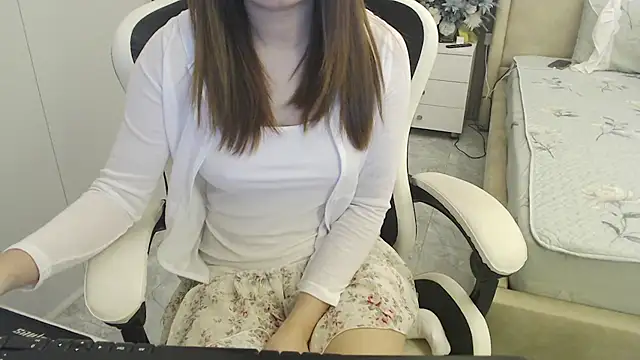 Snapshot of Hanako_love chatting on 02/25/25, 06:42 Hanako love online show from 02/25/25, 06:42