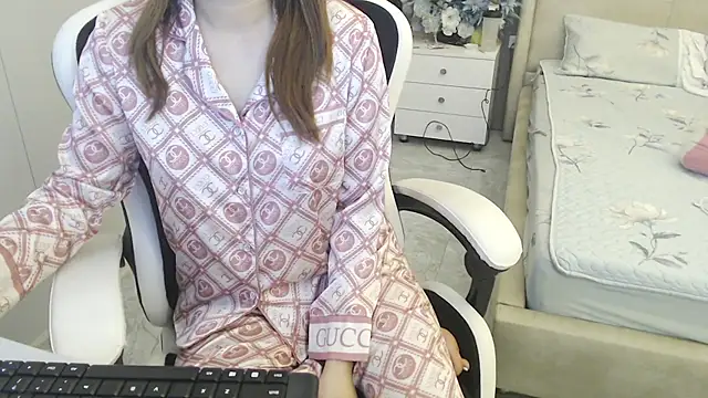 Snapshot of Hanako_love chatting on 03/01/25, 03:32 Hanako love online show from 03/01/25, 03:32