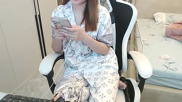 Snapshot of Hanako_love chatting on 03/10/25, 04:07 Hanako love online show from 03/10/25, 04:07
