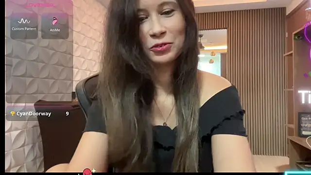 Leilacharlotte online show from 02/15/26, 09:33