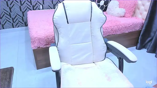 Snapshot of Toyota_Motor_Corporation chatting on 10/21/25, 11:16 Toyota Motor Corporation online show from 10/21/25, 11:16