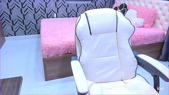 Snapshot of Toyota_Motor_Corporation chatting on 10/24/25, 11:23 Toyota Motor Corporation online show from 10/24/25, 11:23