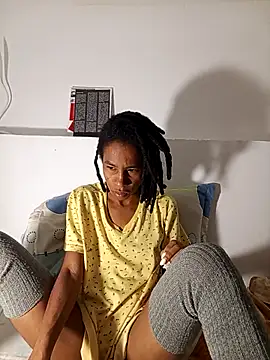 Snapshot of africa_deluxe chatting on 10/18/25, 01:23 africa deluxe online show from 10/18/25, 01:23