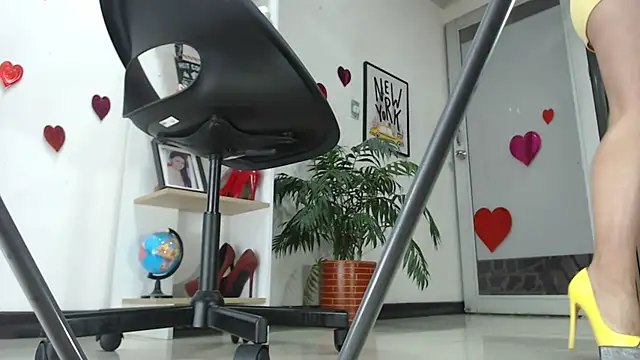 carieBelle1 online show from 02/21/25, 12:06