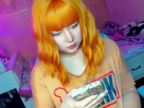 HOTnWILDalice online show from 11/17/25, 04:07