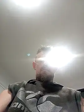 Snapshot of Skody31 chatting on 12/15/25, 09:02 Skody31 online show from 12/15/25, 09:02