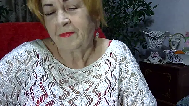 Emma52610 online show from 12/28/24, 05:35