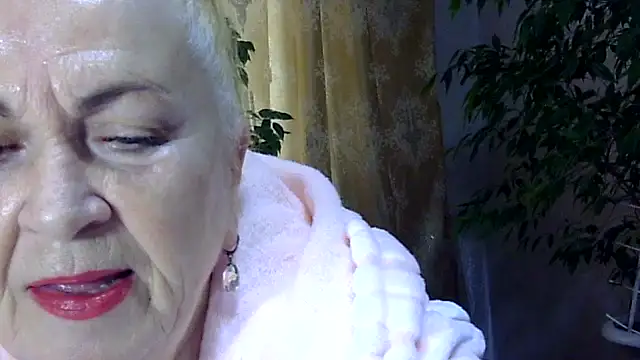 Emma52610 online show from 11/01/25, 07:43