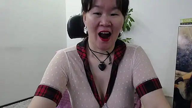 Snapshot of Akira_xx chatting on 10/30/25, 02:02 Akira xx online show from 10/30/25, 02:02