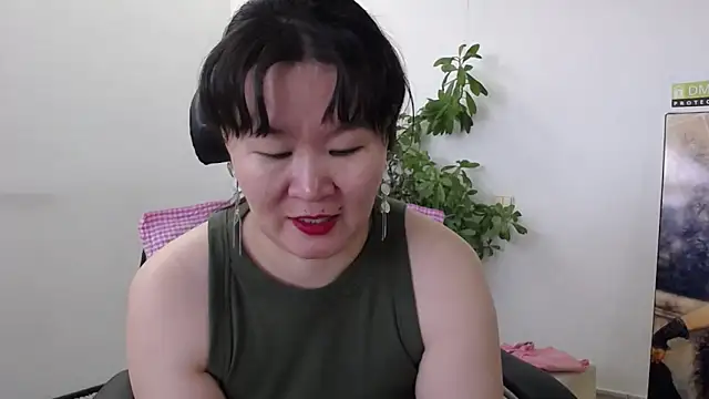 Snapshot of Akira_xx chatting on 11/16/25, 02:28 Akira xx online show from 11/16/25, 02:28