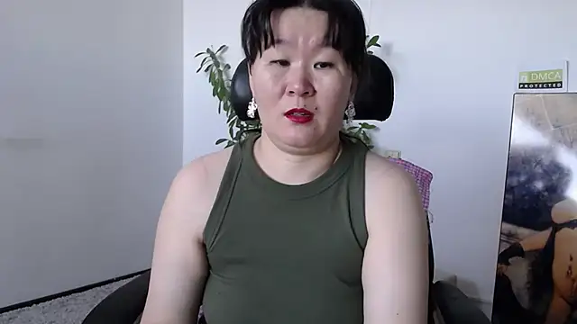 Snapshot of Akira_xx chatting on 11/17/25, 02:39 Akira xx online show from 11/17/25, 02:39