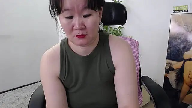 Snapshot of Akira_xx chatting on 11/19/25, 03:39 Akira xx online show from 11/19/25, 03:39