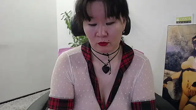 Snapshot of Akira_xx chatting on 11/21/25, 02:32 Akira xx online show from 11/21/25, 02:32