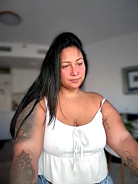 DannaaMeliza online show from 11/16/25, 09:37