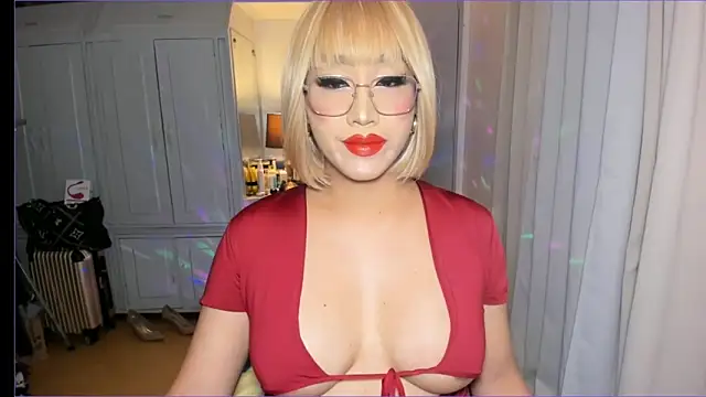 Snapshot of AliciaGundersen chatting on 09/28/25, 04:34 AliciaGundersen online show from 09/28/25, 04:34