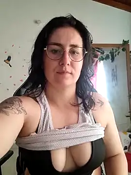 Snapshot of Susan_Foxx chatting on 03/12/25, 02:56 Susan Foxx online show from 03/12/25, 02:56