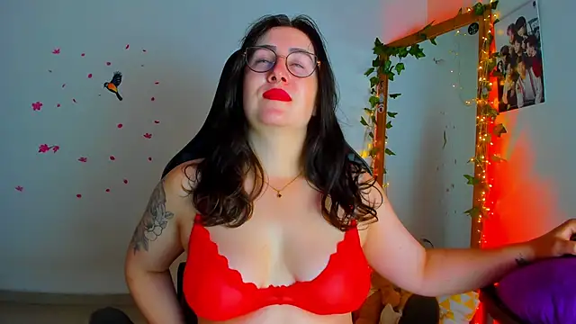 Snapshot of Susan_Foxx chatting on 10/12/25, 06:51 Susan Foxx online show from 10/12/25, 06:51