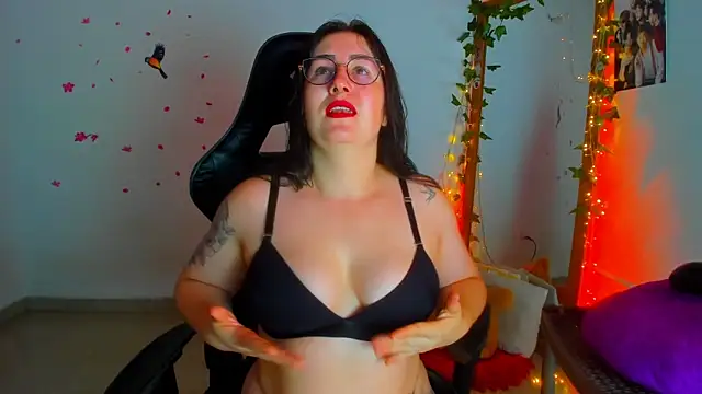 Snapshot of Susan_Foxx chatting on 10/25/25, 07:08 Susan Foxx online show from 10/25/25, 07:08