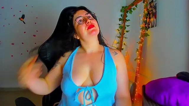 Snapshot of Susan_Foxx chatting on 11/07/25, 11:27 Susan Foxx online show from 11/07/25, 11:27