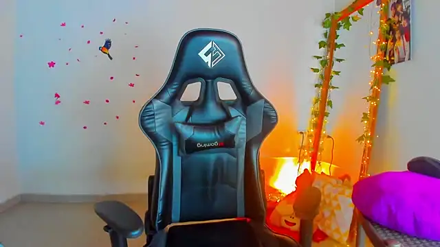 Snapshot of Susan_Foxx chatting on 11/08/25, 07:34 Susan Foxx online show from 11/08/25, 07:34