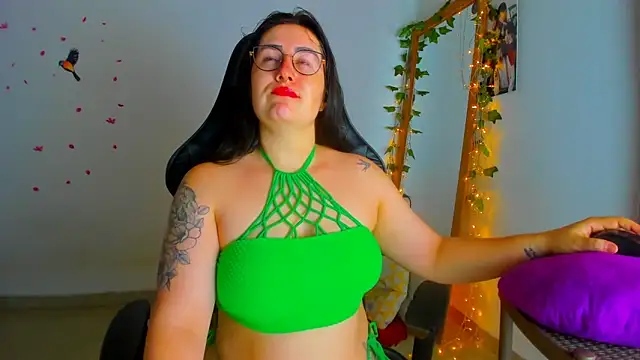 Snapshot of Susan_Foxx chatting on 11/13/25, 07:02 Susan Foxx online show from 11/13/25, 07:02