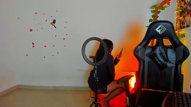 Snapshot of Susan_Foxx chatting on 11/16/25, 07:08 Susan Foxx online show from 11/16/25, 07:08