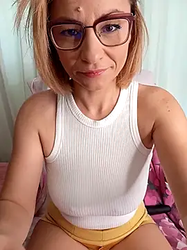 Snapshot of Aniria chatting on 09/16/25, 05:41 Aniria online show from 09/16/25, 05:41