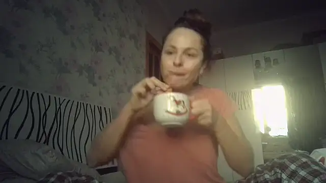 LindaStarS online show from 12/16/25, 02:22