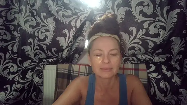 Snapshot of LindaStarS chatting on 07/10/26, 04:06 LindaStarS online show from 07/10/26, 04:06