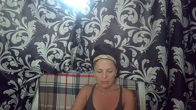 Snapshot of LindaStarS chatting on 07/27/26, 04:19 LindaStarS online show from 07/27/26, 04:19