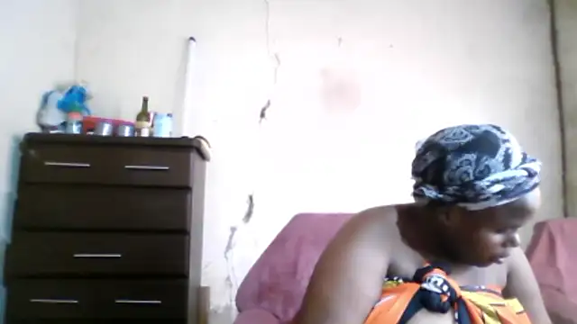 Snapshot of sexybigboobz chatting on 11/14/25, 01:21 sexybigboobz online show from 11/14/25, 01:21