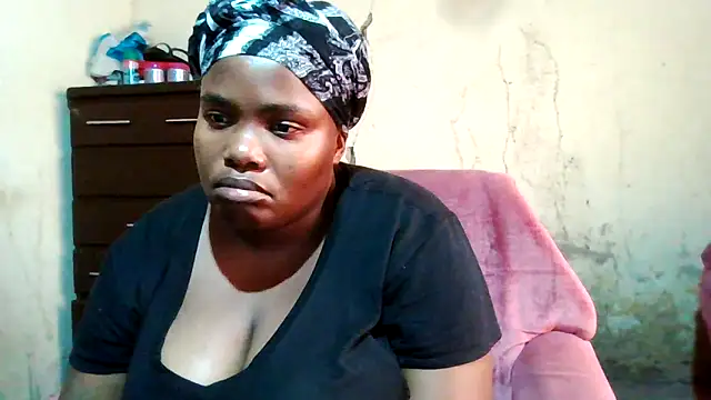 Snapshot of sexybigboobz chatting on 11/17/25, 01:17 sexybigboobz online show from 11/17/25, 01:17