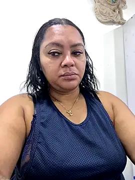 yanza2002 online show from 10/28/25, 11:07