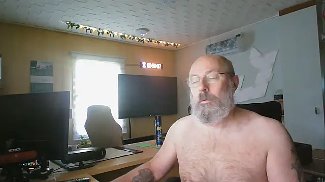 Snapshot of thomber1234 chatting on 07/30/26, 08:02 thomber1234 online show from 07/30/26, 08:02