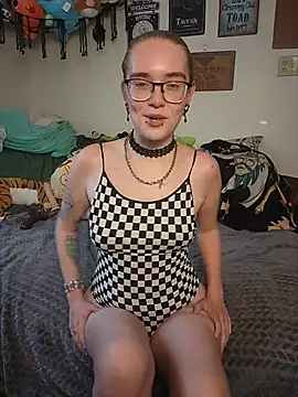 Izzy Hellbourne online show from 07/16/26, 08:59