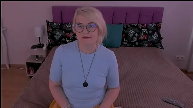 Snapshot of sabrinamacmarren chatting on 02/06/25, 08:29 sabrinamacmarren online show from 02/06/25, 08:29