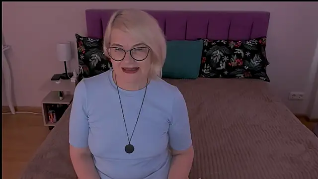 Snapshot of sabrinamacmarren chatting on 02/06/25, 12:26 sabrinamacmarren online show from 02/06/25, 12:26