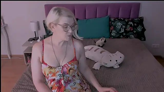 Snapshot of sabrinamacmarren chatting on 02/07/25, 04:24 sabrinamacmarren online show from 02/07/25, 04:24