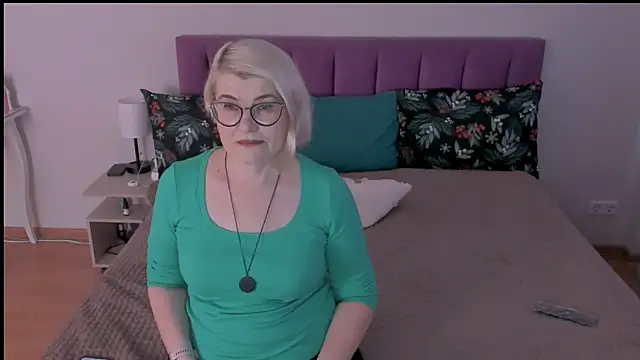 Snapshot of sabrinamacmarren chatting on 02/09/25, 01:35 sabrinamacmarren online show from 02/09/25, 01:35