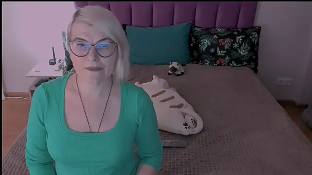 Snapshot of sabrinamacmarren chatting on 02/12/25, 05:26 sabrinamacmarren online show from 02/12/25, 05:26