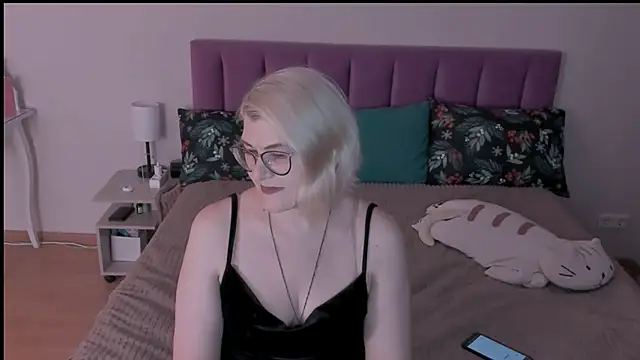 Snapshot of sabrinamacmarren chatting on 02/13/25, 07:52 sabrinamacmarren online show from 02/13/25, 07:52