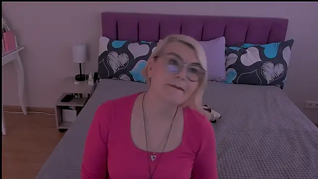 Snapshot of sabrinamacmarren chatting on 02/16/25, 08:54 sabrinamacmarren online show from 02/16/25, 08:54