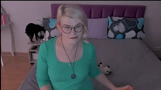 Snapshot of sabrinamacmarren chatting on 02/18/25, 05:20 sabrinamacmarren online show from 02/18/25, 05:20